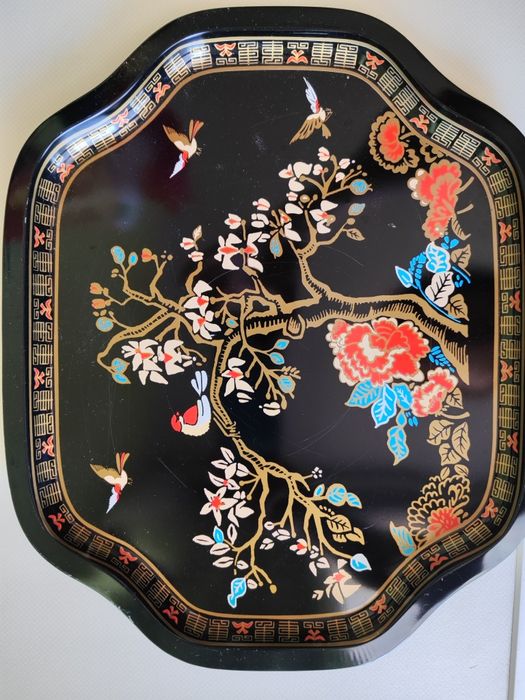 Подноси за сервиране или декорация