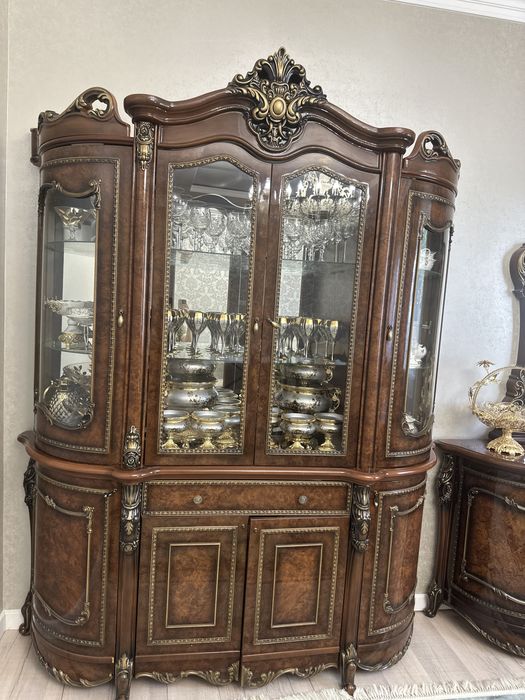 Стол,стулья,стенки