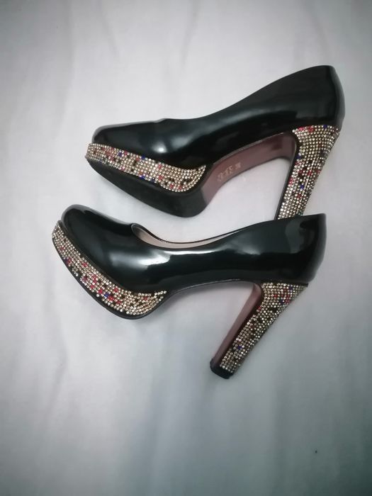 Toʼy va bazmlar uchun mos tufli 38 razmer