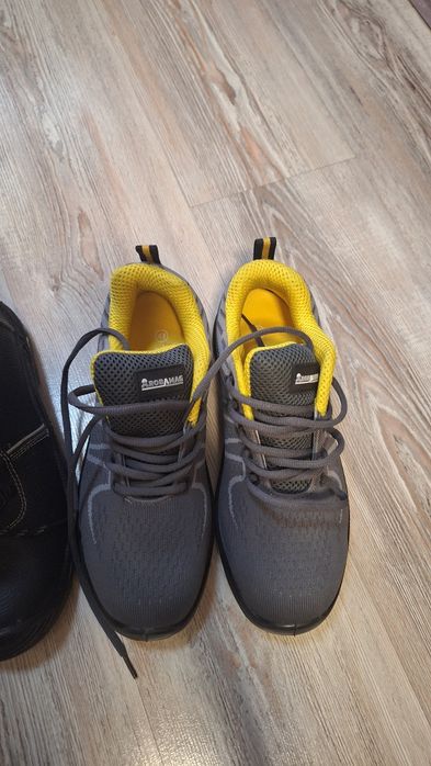 Продам спец обувь.