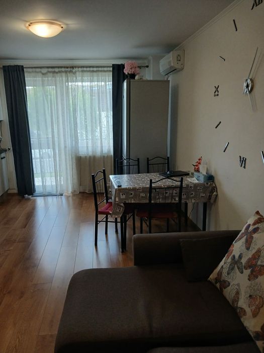 Închiriez ap cu 2 camere semidecomandat