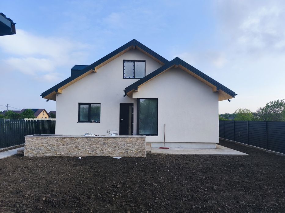Casă cu Design Unic în Holboca/Iași – Mini-Complex de 4 Case