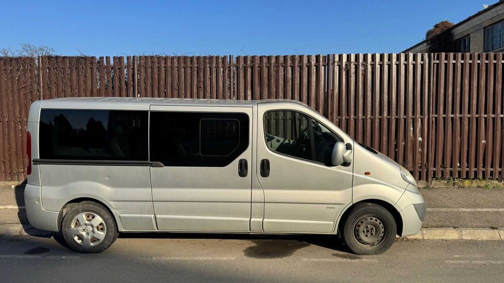 Opel Vivaro – 9 locuri, ideal transport persoane