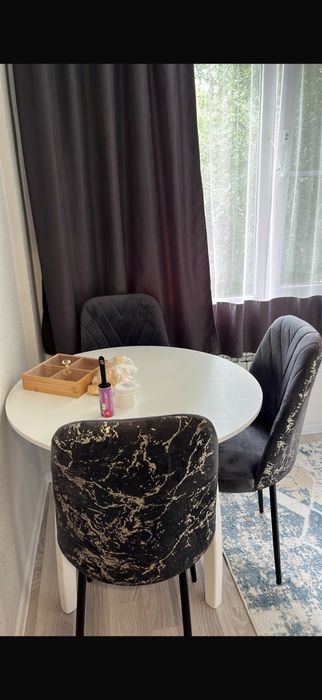 Продам кухонный стол диаметр 90