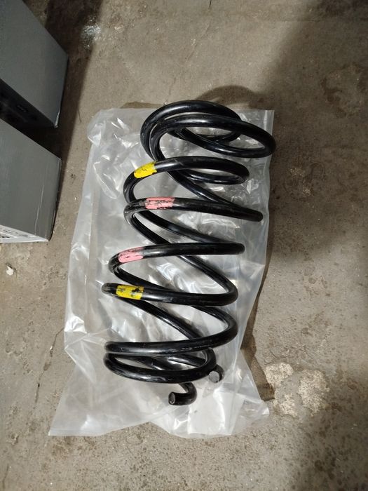 Пружины передние Альфард  3.5л