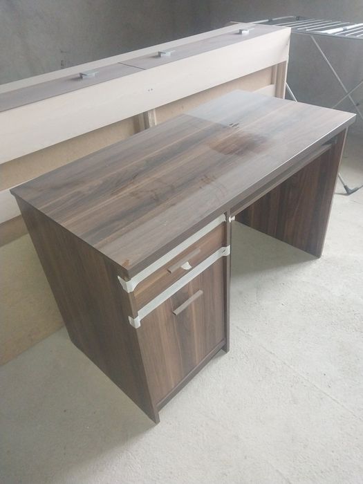 Стол для работы и учеников