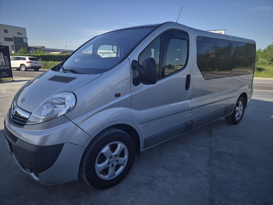 Opel vivaro 8+1 pasul lung usi batante