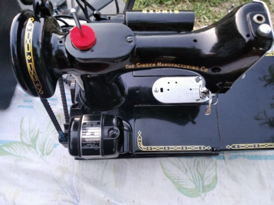 Singer 222k red s