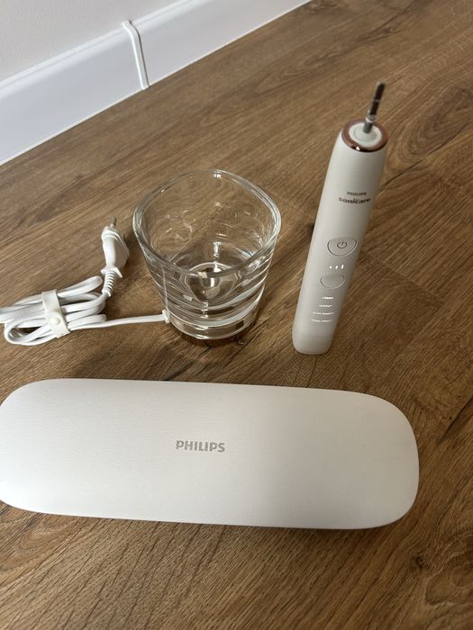 Четка и зарядни за  Philips Sonicare