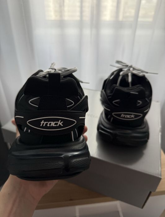 Adidași BALENCIAGA la reducere