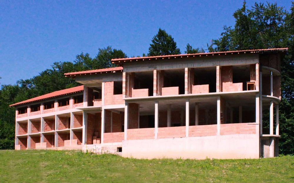 Продава се Хотел в Севлиево - 1674 кв.м за 144 €/кв.м - Снимка #16