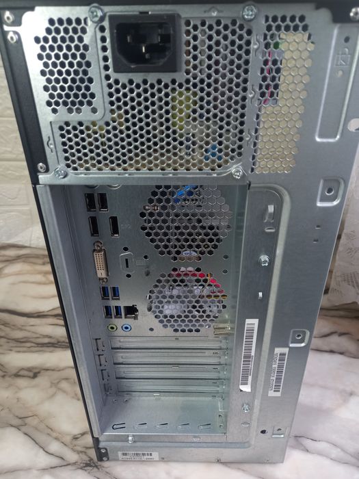 Мощен компютър Fujitsu Intel® Core™ i5-7500 8gb DDR4 Ssd