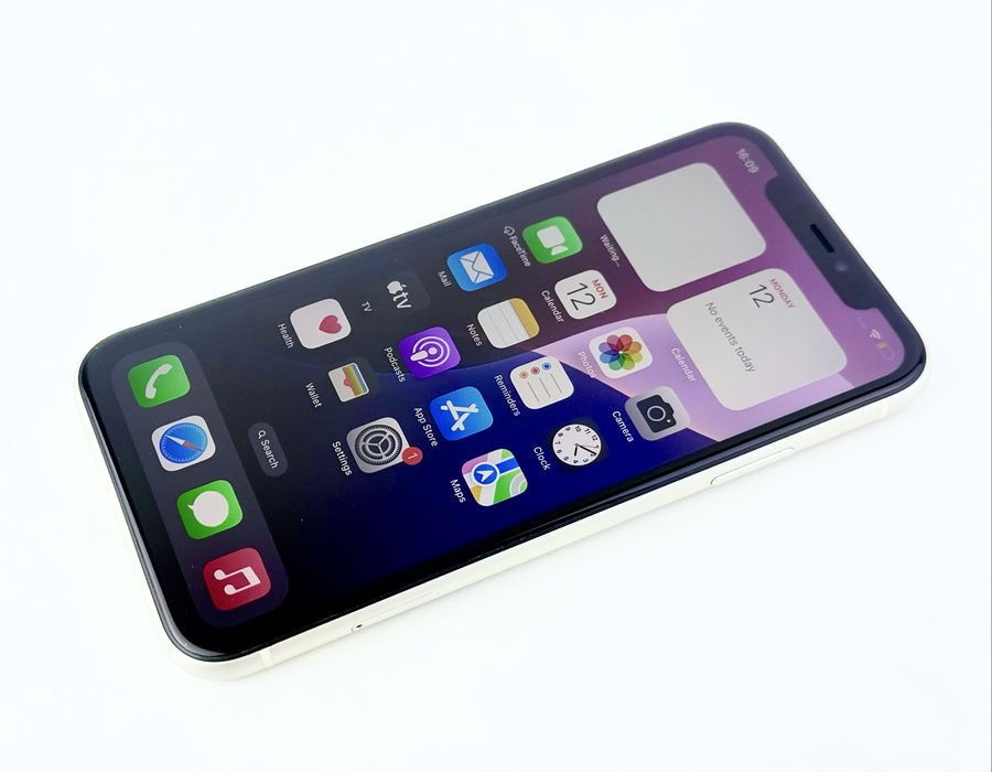 Apple iPhone 11 64GB White Отличен!