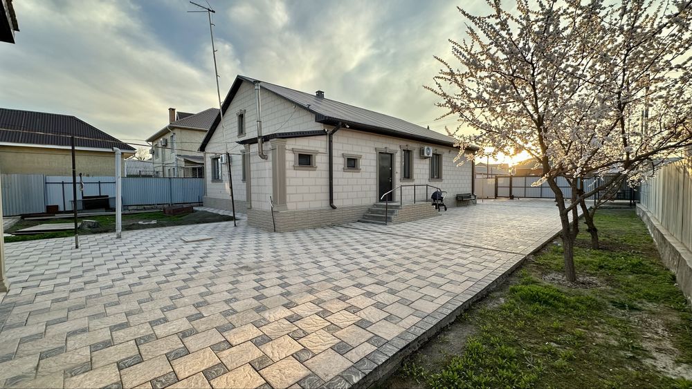 Продам дом с гаражем и времянкой