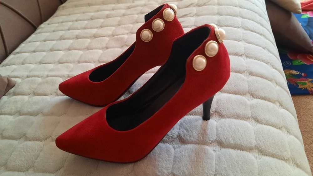 Продам туфли новые