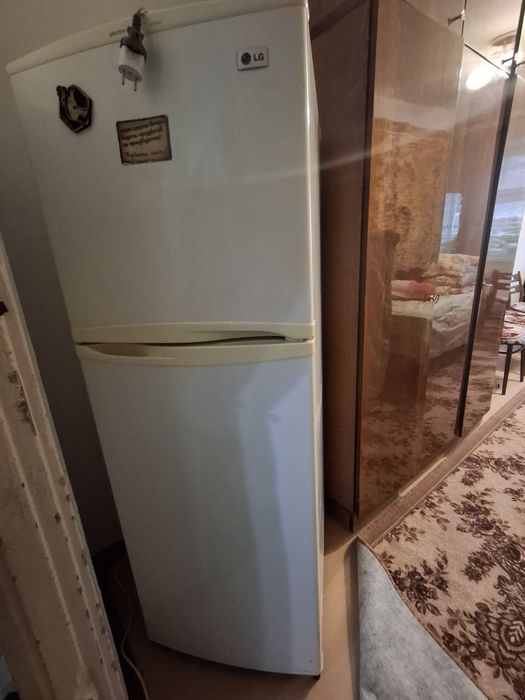 Продам холодильник 30000