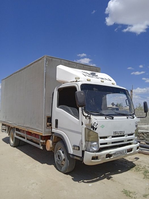 Isuzu abtomobol sotiladi