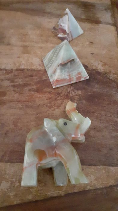 антикварно слонче и други от мраморен Оникс