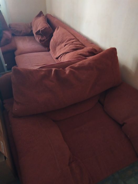 Диван с креслом .