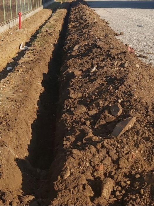 Inchiriez Miniexcavatoare  IASI-miniexcavator de inchiria- excavator-Incărcător frontal Bobcat 2.5  tone în Iași