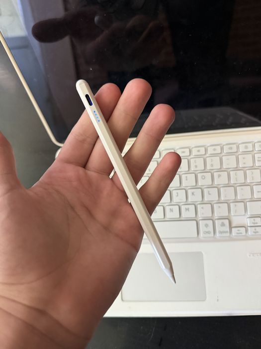 iPad Generatia 9 , intact cu Husa tastatura si Creion Digital