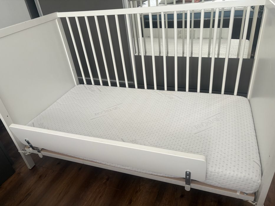 Легло Ikea +матрак+допълнителна преграда