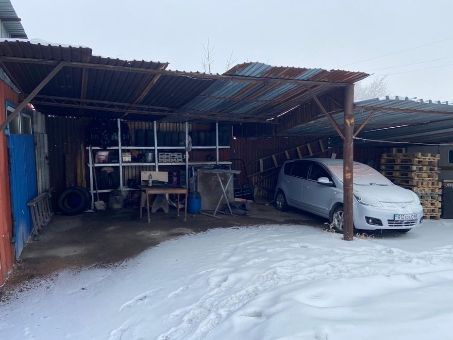 Продам дом, с тремя боксами для себя или для бизнеса, с теплицей