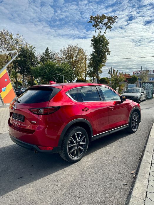 Vând Mazda CX-5 2.2 Diesel AWD, an 2017, bine întreținută, cu dotări complete.