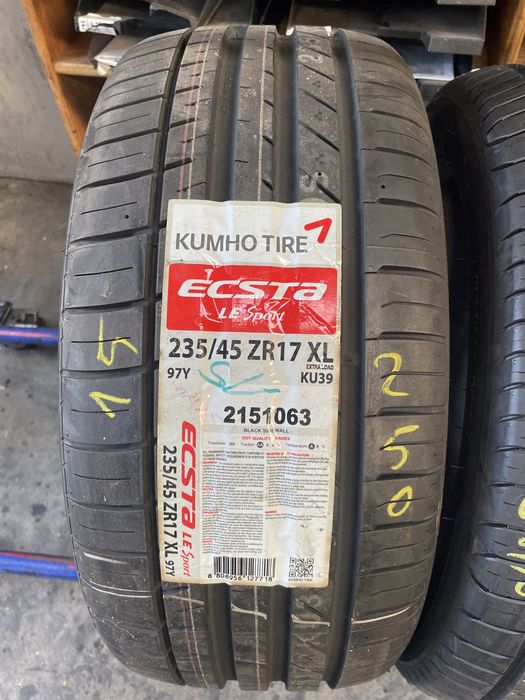 235/45/17 Kumho 97Y