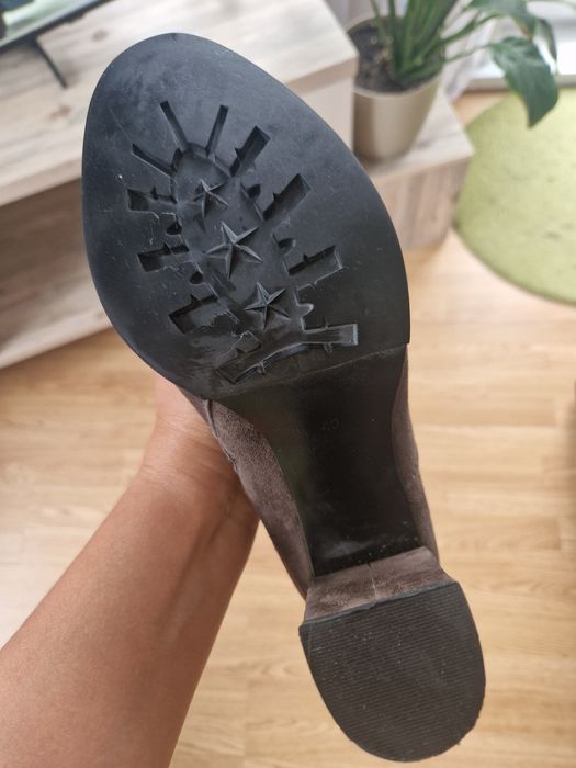 Продам красивые сапоги