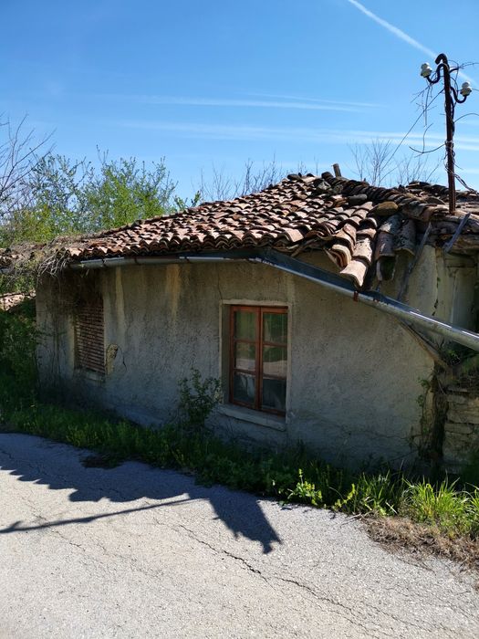 Дворно място със стара къща за събаряне в село Миндя