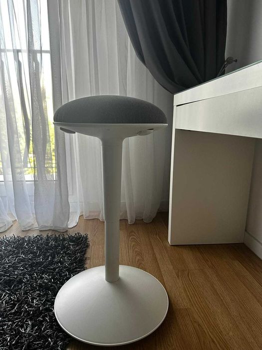 Set masa cu sertar, oglinda si scaun pentru machiaj