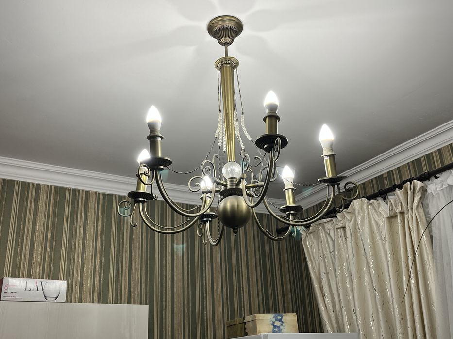 Продам люстру на 6 ламп