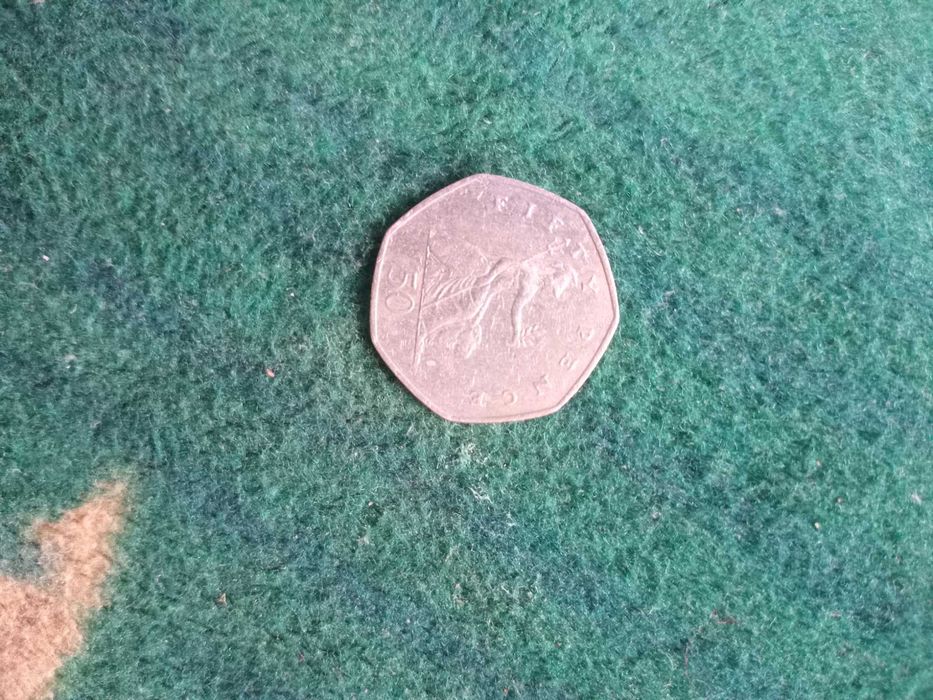 Moneda cu REGINA ELIZABETHA  300 lei