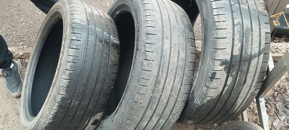 Продам резину на 20.