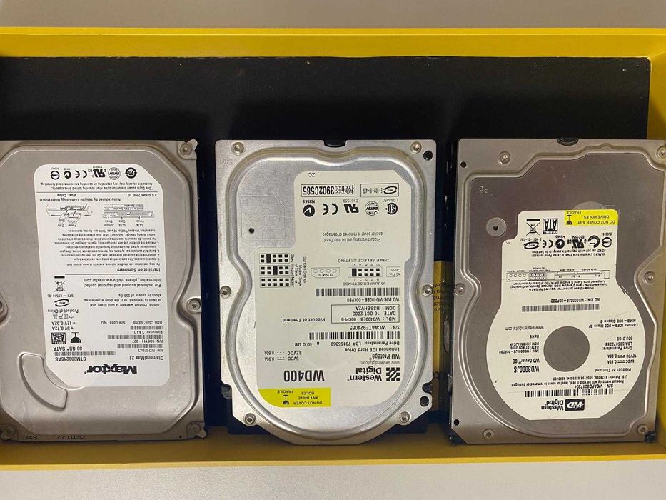 vand 7 Harduri pc sata, 6 Memorii Ram si un DVD RW incorporabil laptop