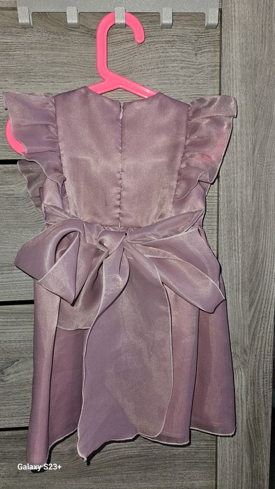 Продам нарядные платья детские