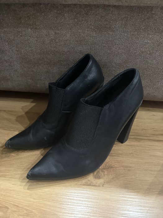 Обувь хорошая туфли guess