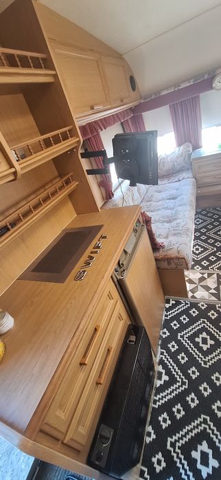 Продавам Каравана SWIFT