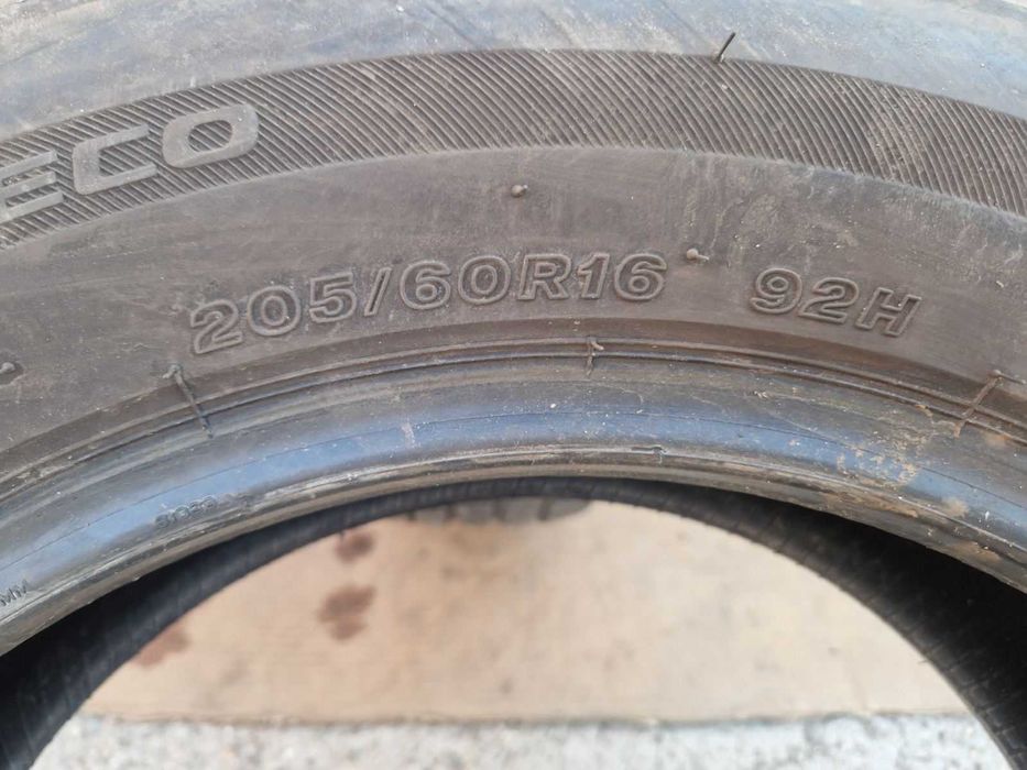 2 Bridgestone R16 205/60 Летни гуми  DOT4424
