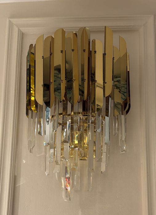 Продам люстры и бра