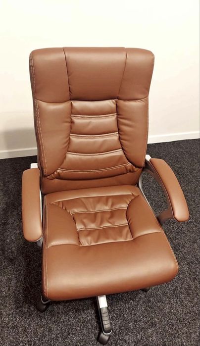 Scaun birou directorial piele maro  ca nou