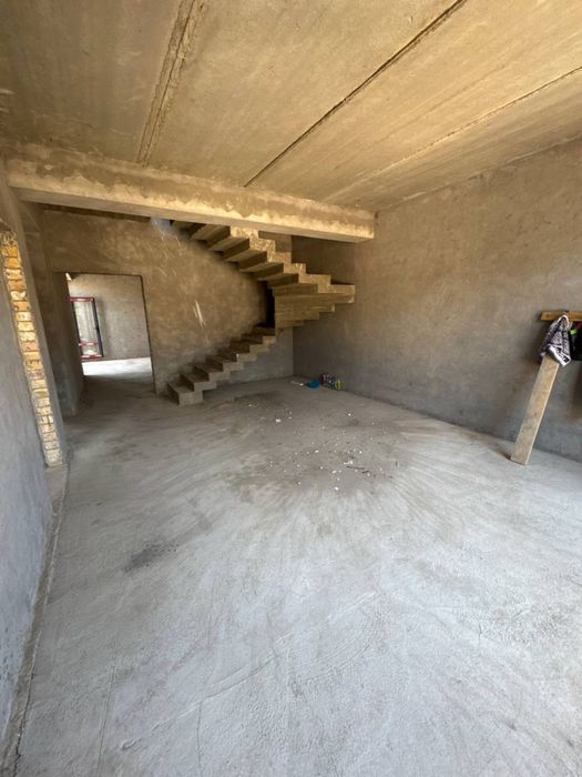 2,5 сўтхли Уй СОТИЛАДИ янги қурилга каробка халатда