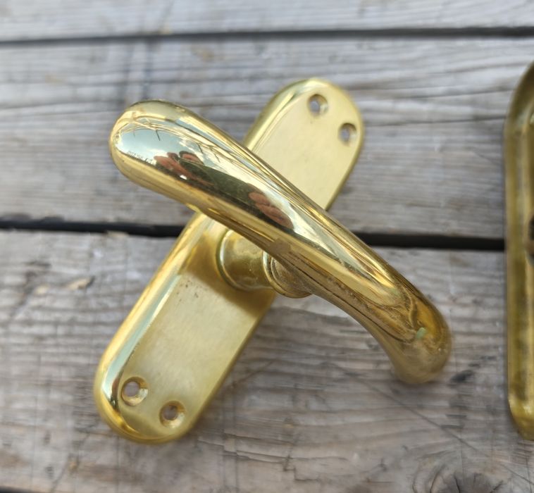 Бронзови дръжки за прозорци и врати