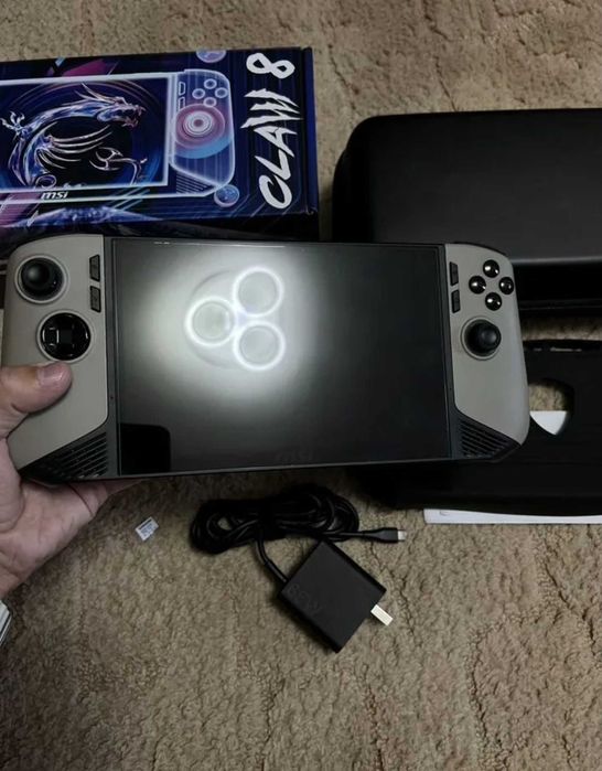 Консоль MSi Claw 8Ai+