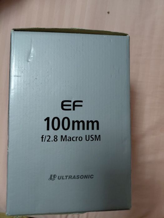 Canon EF 100 mm f/2.8 Macro USM