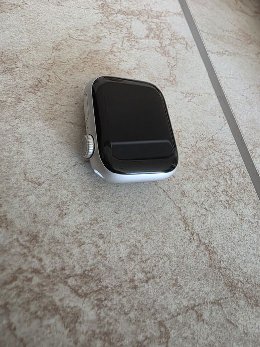 Apple Watch Series 8 – 41 мм Silver Aluminum + много каишки