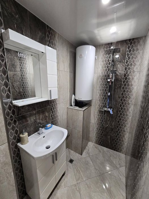 Дава се под наем Тристаен апартамент в Бургас, Братя Миладинови - 100 кв.м за 765 € - Снимка #12