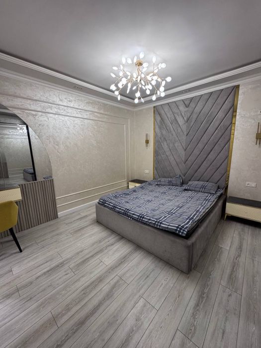 Zarafshon city срочно продается 2 ком квартира центр Piramit tower