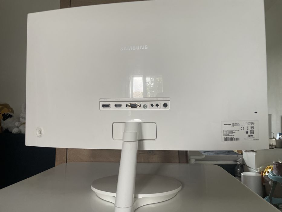 Monitor Samsung curbat 27" VA 75hz Freesync gaming si multimedia